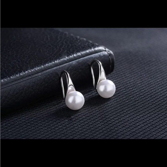 Stamped silver earrings - Picture 2 of 3